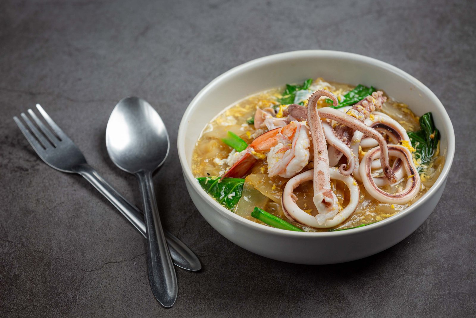 Authentic Thai food including Pad Thai (ผัดไทย) at Papa Thai Chef