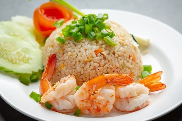Pad See Ew (ผัดซีอิ๊ว) Stir-fried flat noodles